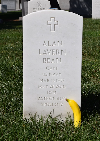Alan Bean grave