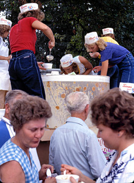 The 1-ton banana pudding disappears quickly at the 1981 Banana Festival, Fulton KY - S. Fulton TN