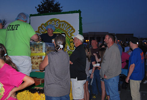 The 1 ton banana pudding is served at the 2012 Banana Festival in Fulton KY - S. Fulton TN