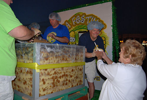 The 1 ton banana pudding is served at the 2012 Banana Festival in Fulton KY - S. Fulton TN
