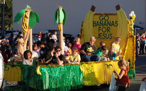 Go Bananas For Jesus, a float in the 2013 Banana Festival parade, Fulton KY - S. Fulton TN