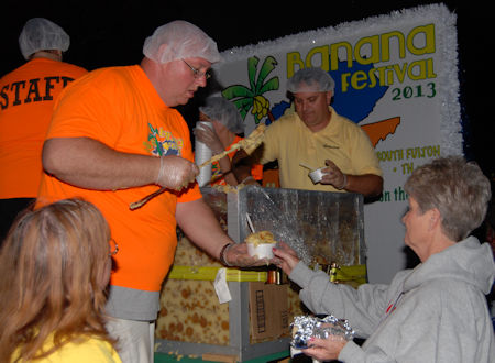 Crowds gather for banana pudding, 2013 Banana Festival, Fulton KY - S. Fulton TN