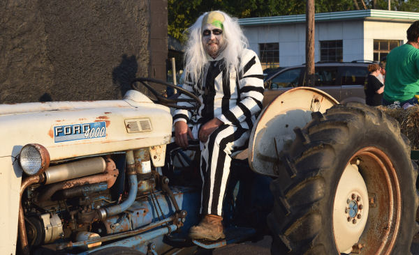 A very strange character, 2014 Banana Festival parade, Fulton KY - S. Fulton TN